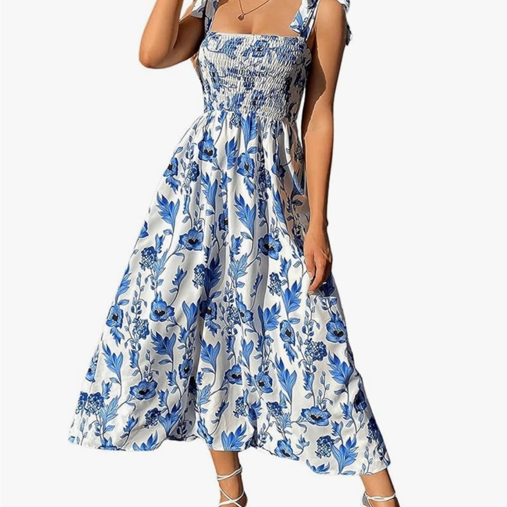 Size Small Floral Blue and White Women's Dress